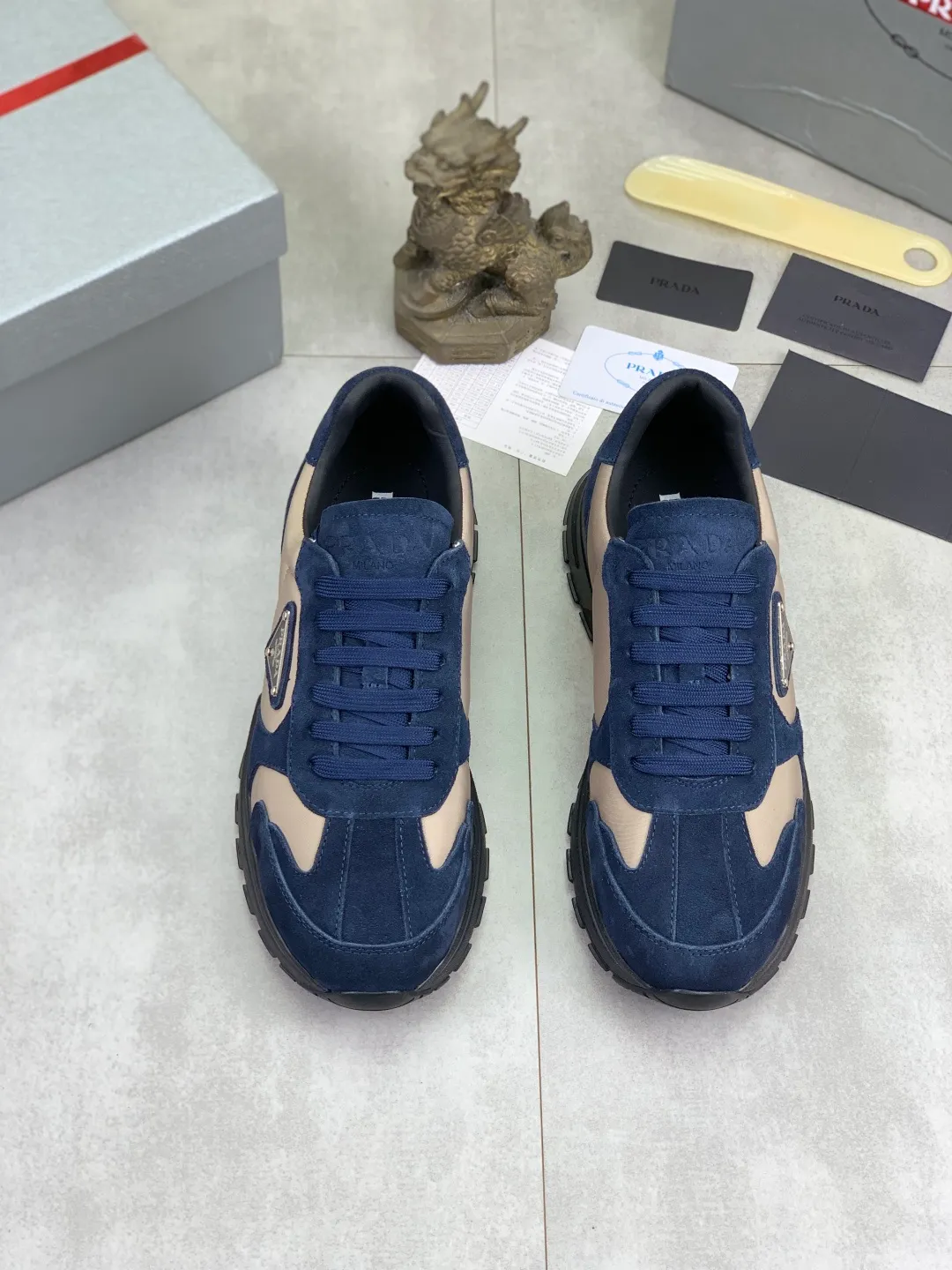 Men's shoes P560 💰 [New style] popular models are on the official website, 🆘 The trendy brand (Prada) mainly promotes popular models, avant-garde and versatile fashionable men's shoes private version mold opening, cowhide surface splicing 1:1.. Fashionable and simple, original imported cowhide lining cowhide feet; the atmosphere and personality are more fashionable, eye-catching and pursuing class. It will subvert the old ideas and be a must-have for fashionistas who want to spend time with you! Must keep it! Tall and comfortable, large and low, high-end quality workmanship. Code number: 38-44 (45 customized) 5️⃣ colors available.